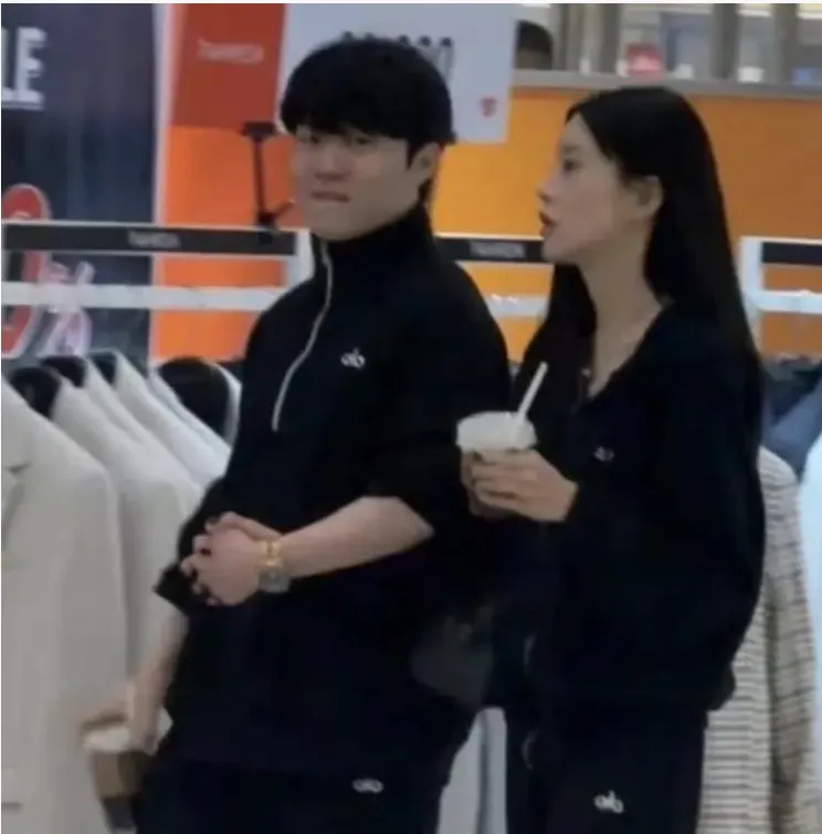 KAIYUNAPP-Rookie新女友：违规接触？还以为他和小钰结婚了